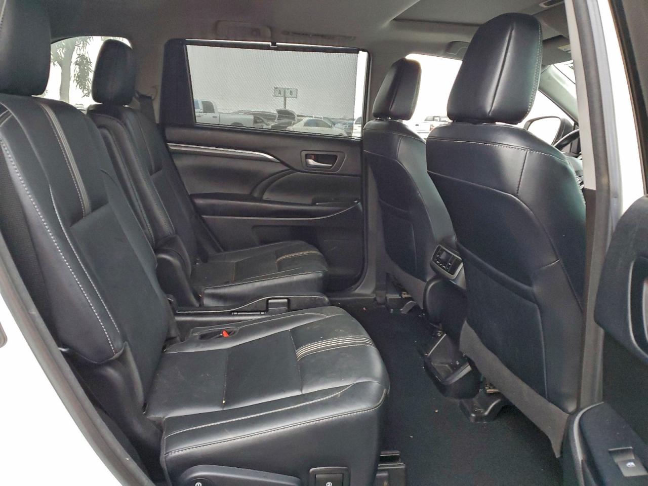 2018 TOYOTA HIGHLANDER SE photo 11