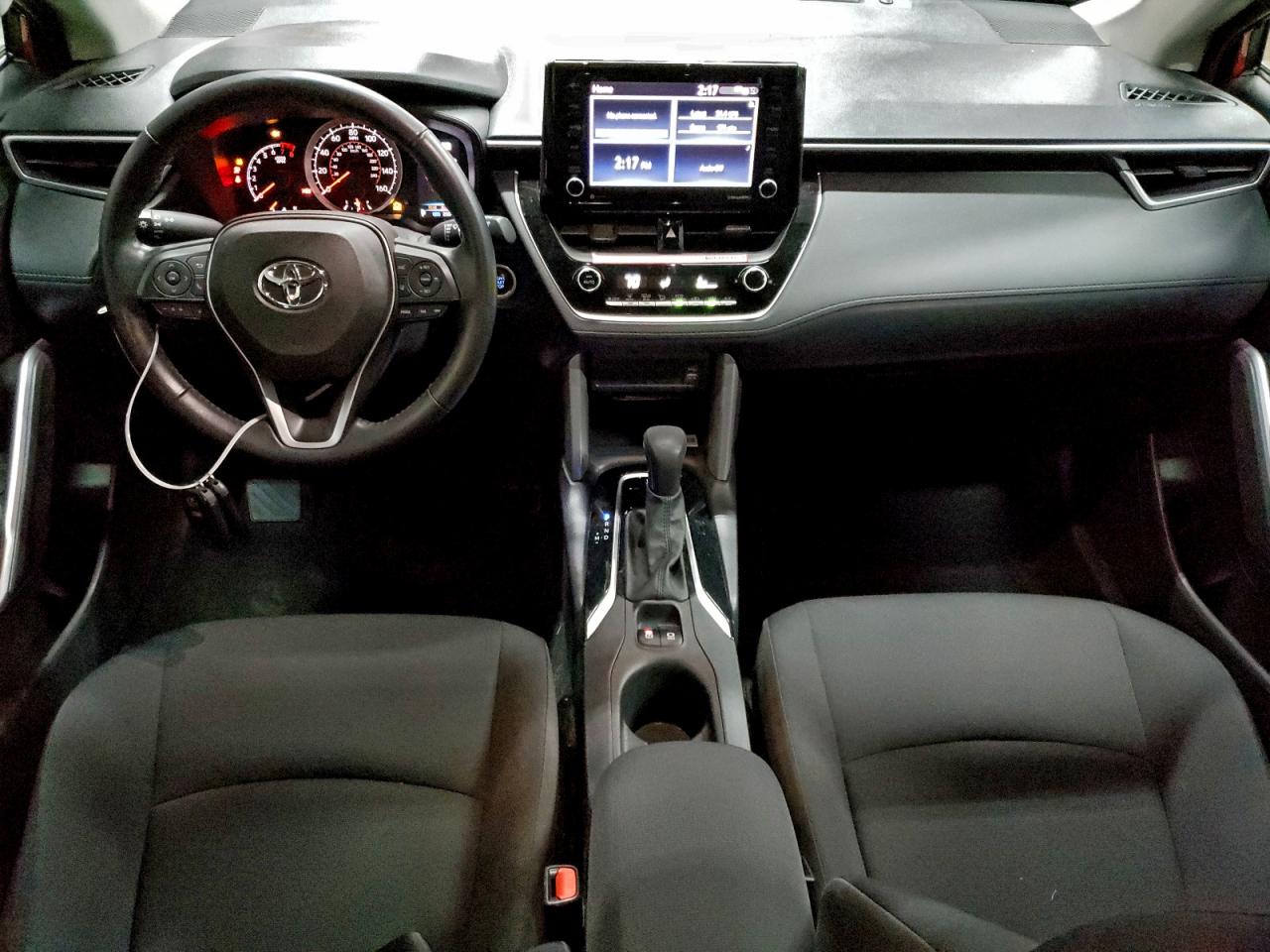 2022 TOYOTA COROLLA CROSS LE photo 8