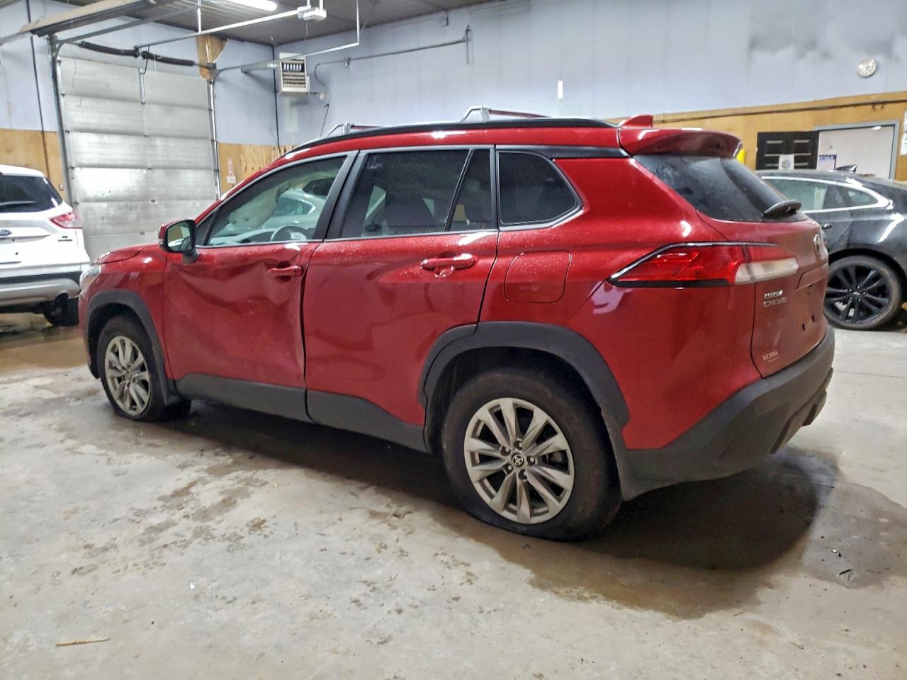 2022 TOYOTA COROLLA CROSS LE photo 2