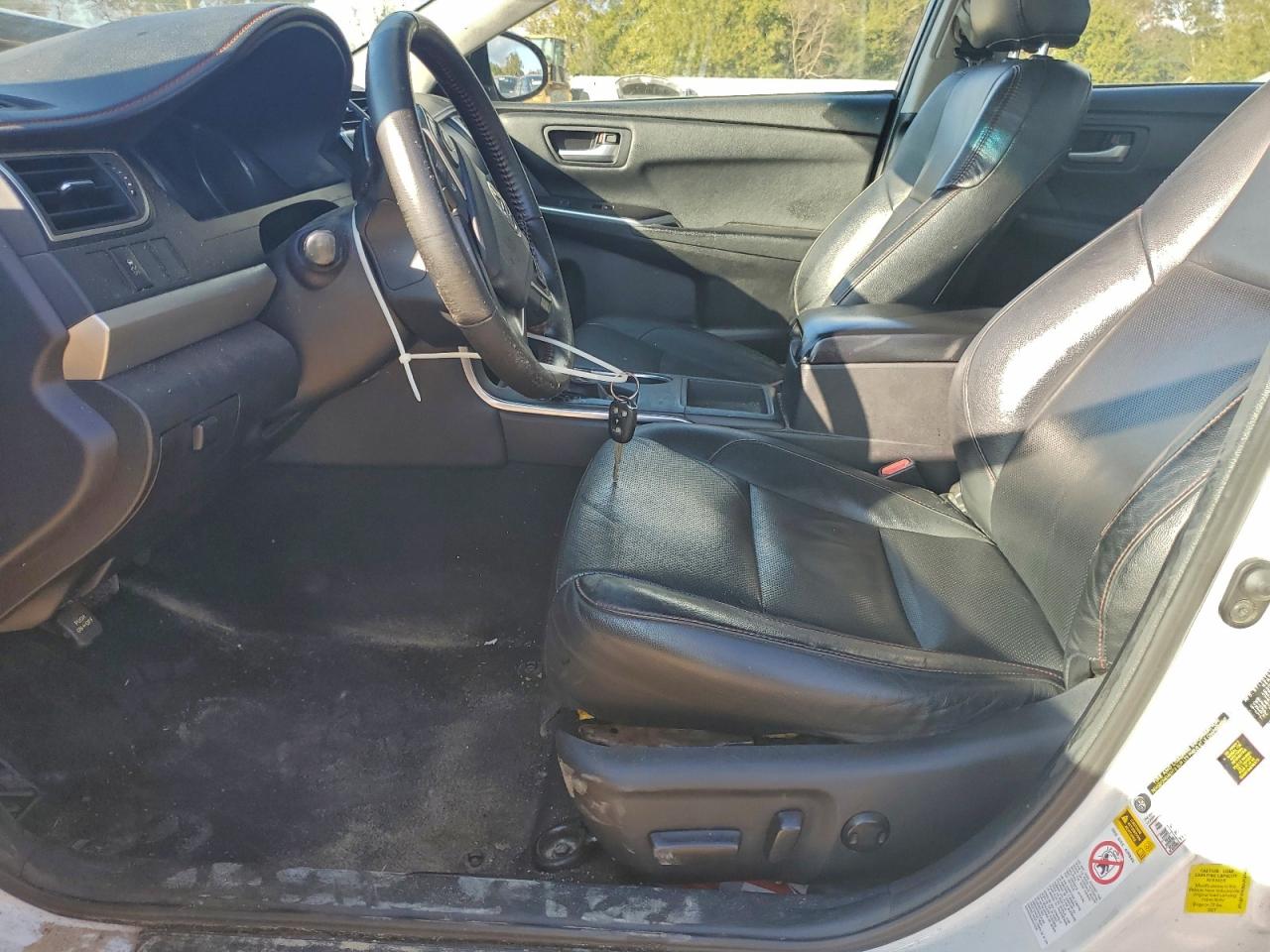 2016 TOYOTA CAMRY LE photo 13