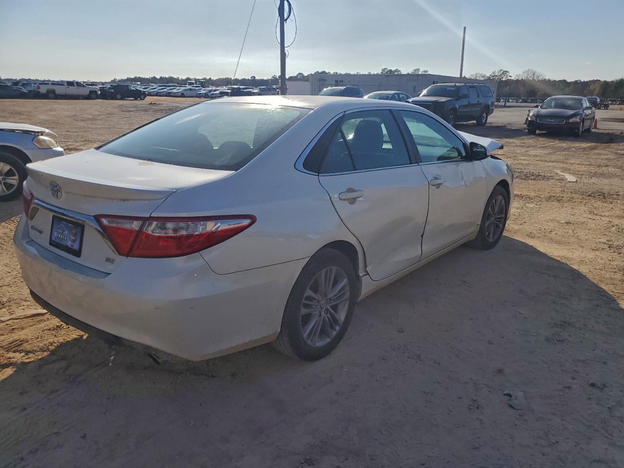 2016 TOYOTA CAMRY LE photo 5