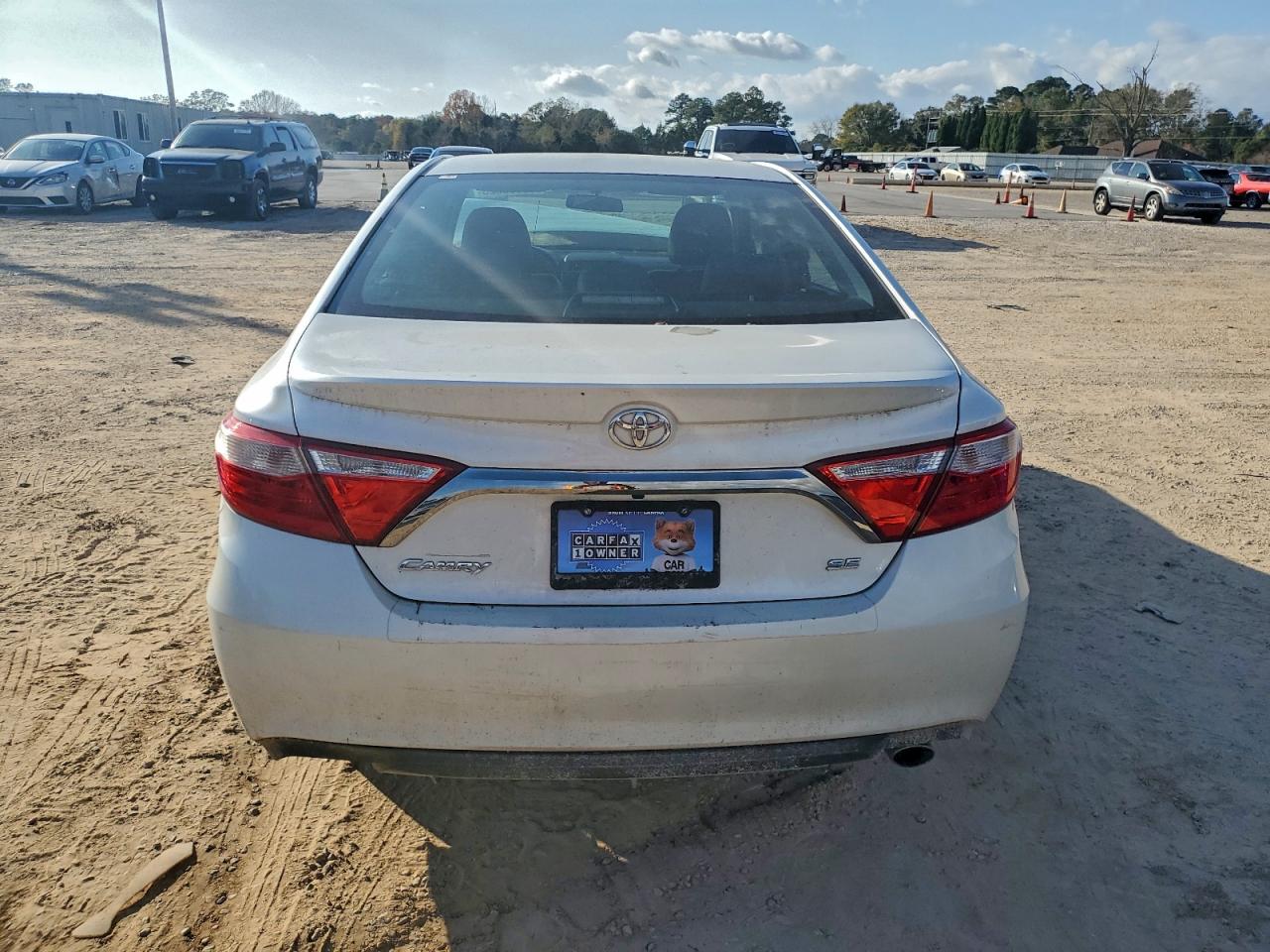 2016 TOYOTA CAMRY LE photo 11