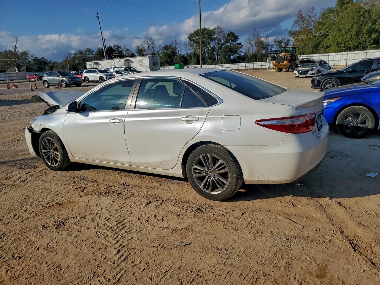 2016 TOYOTA CAMRY LE photo 3