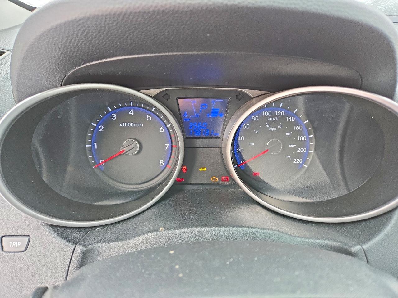 2012 HYUNDAI TUCSON GL photo 17