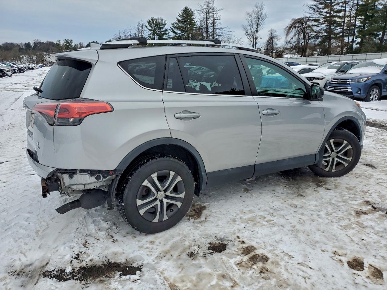 2016 TOYOTA RAV4 LE photo 3