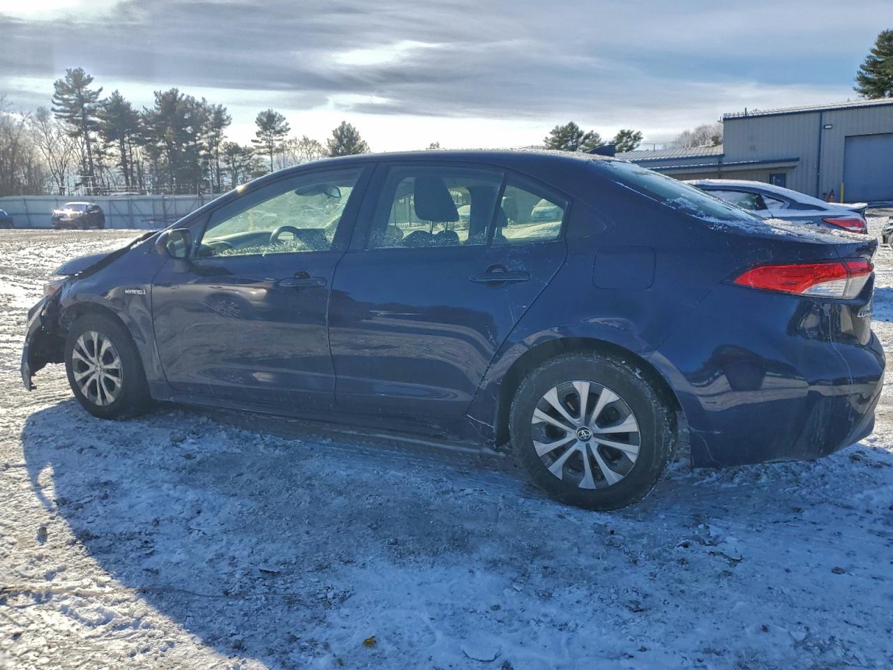 2021 TOYOTA COROLLA LE photo 2