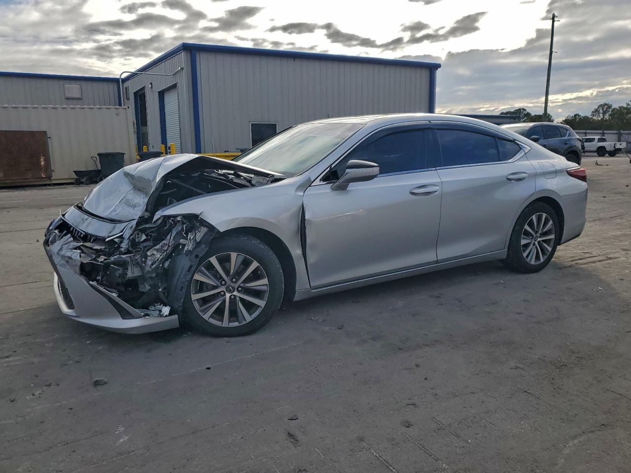 2020 LEXUS ES