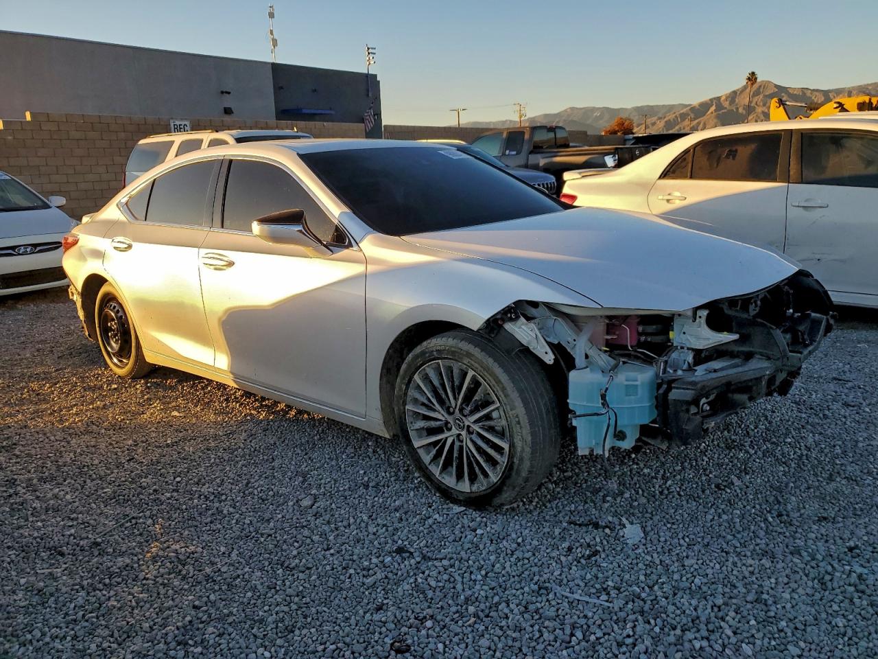 2023 LEXUS ES 300H BASE photo 4