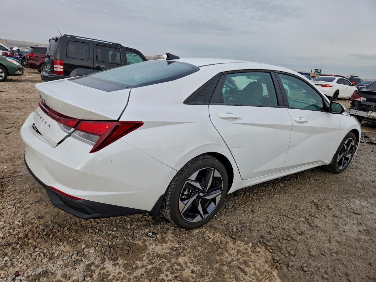 2023 HYUNDAI ELANTRA SEL photo 7