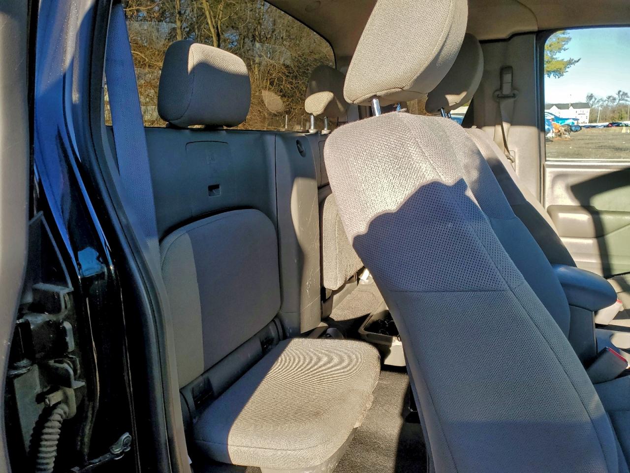 2019 NISSAN FRONTIER S photo 10