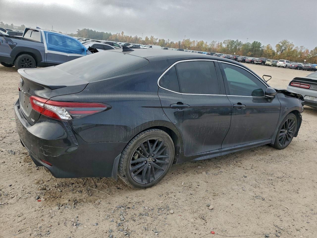 2021 TOYOTA CAMRY XSE photo 3