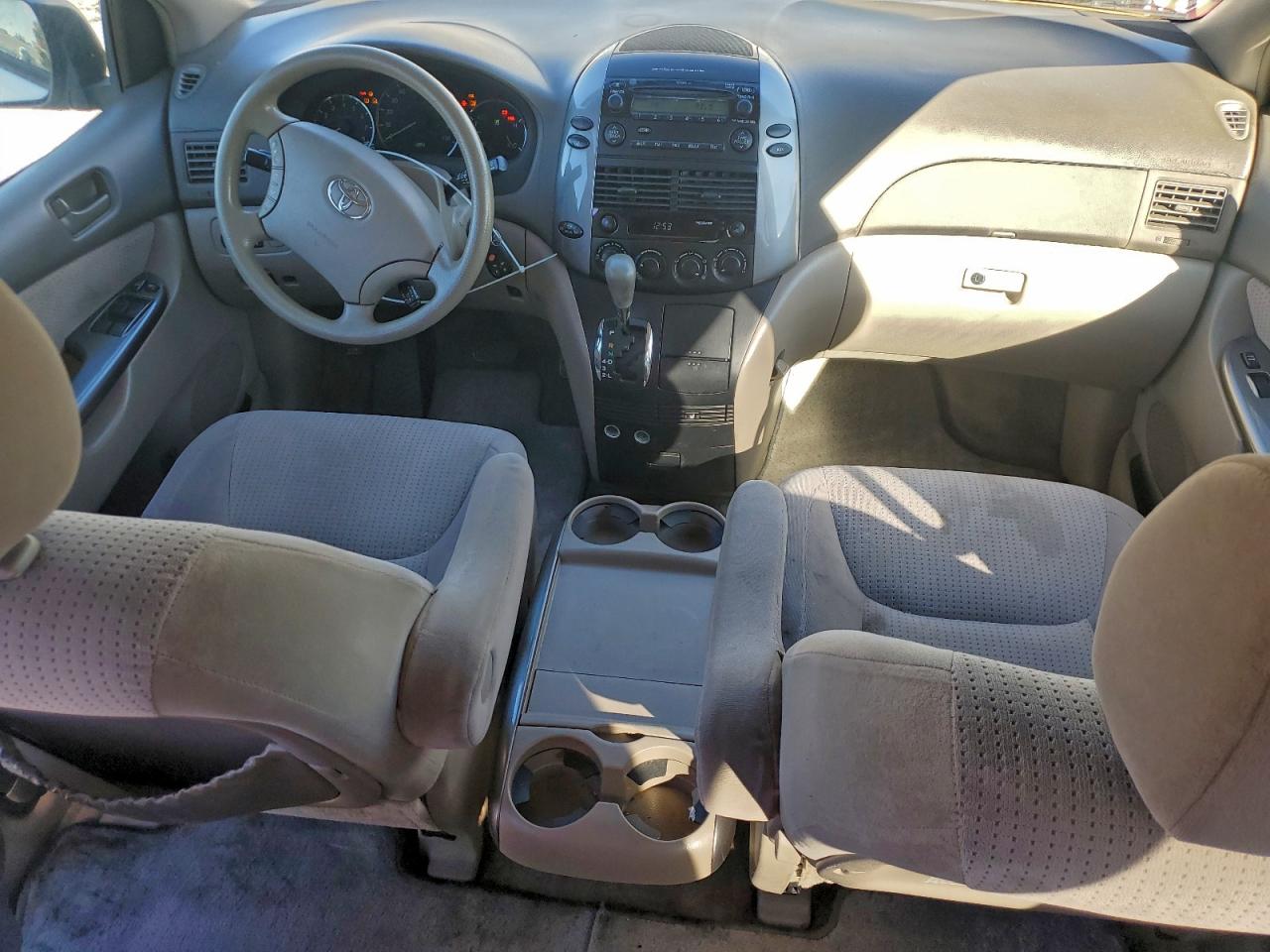 2008 TOYOTA SIENNA CE photo 8