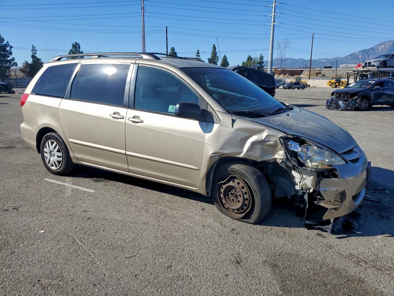 2008 TOYOTA SIENNA CE photo 4