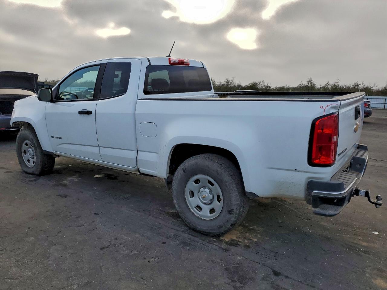 2019 CHEVROLET COLORADO photo 2