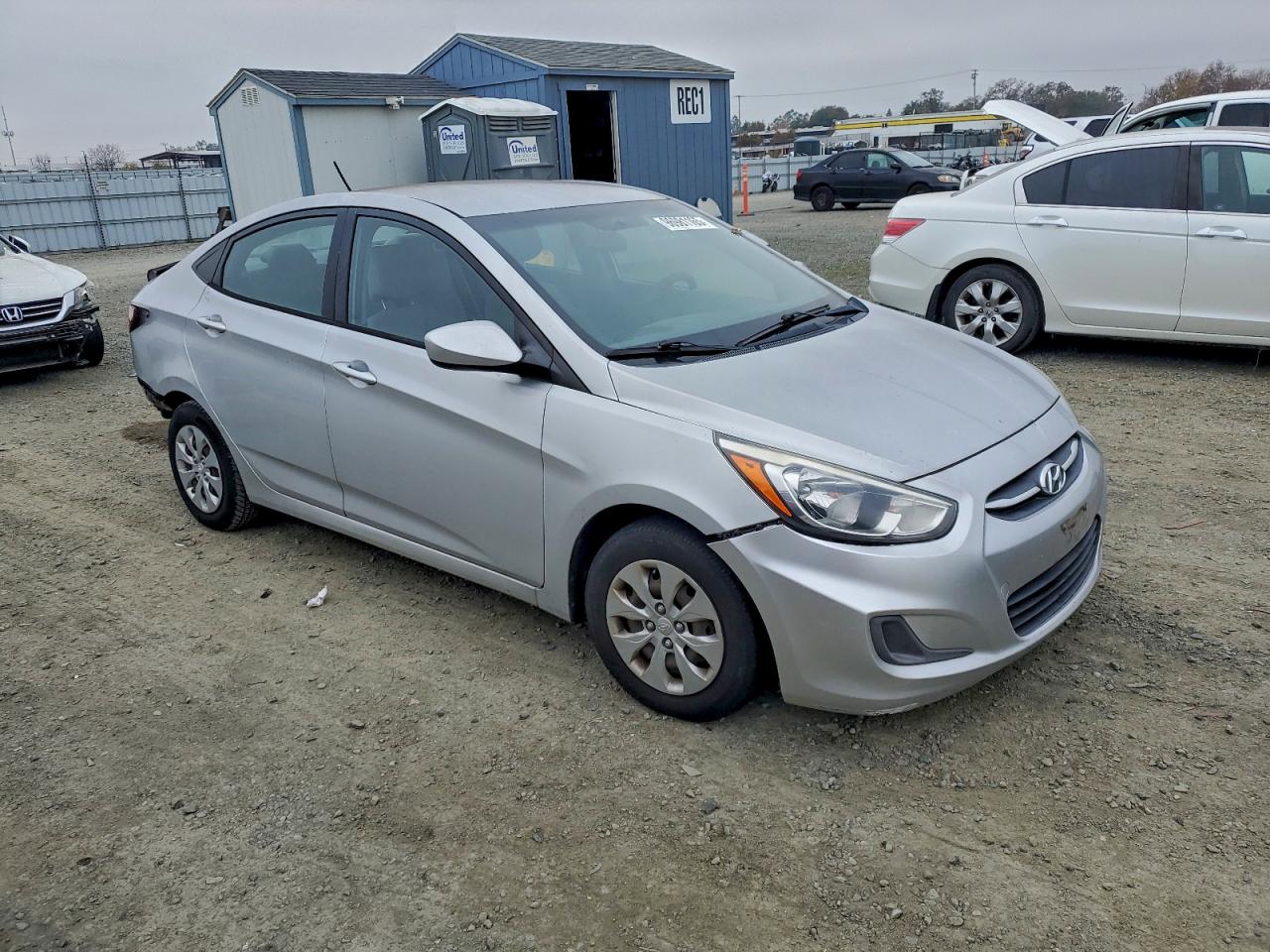 2015 HYUNDAI ACCENT GLS photo 4