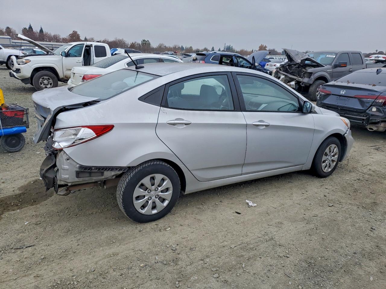 2015 HYUNDAI ACCENT GLS photo 3