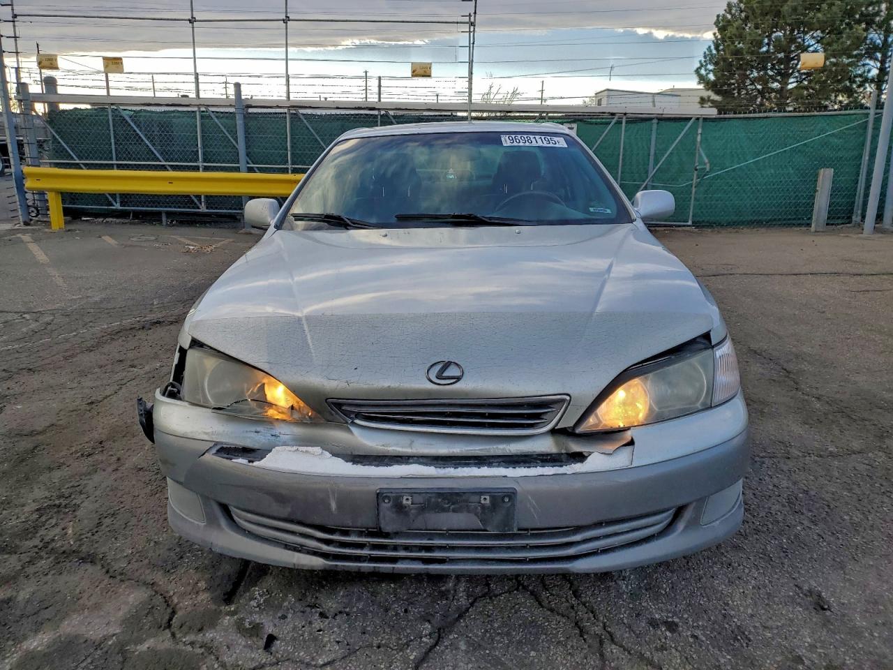 2000 LEXUS ES 300 photo 5