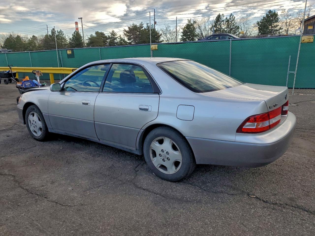 2000 LEXUS ES 300 photo 2