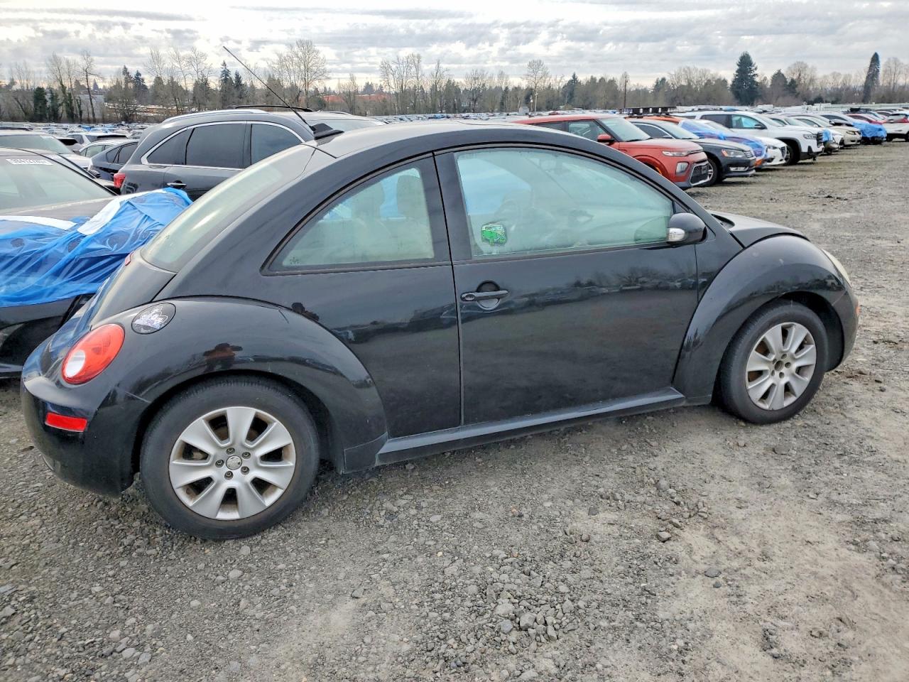 2009 VOLKSWAGEN NEW BEETLE S photo 3