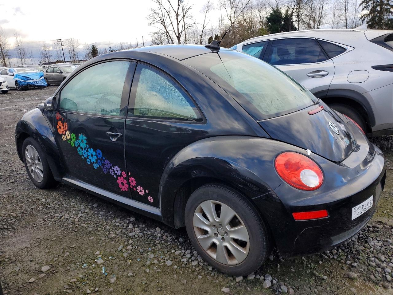 2009 VOLKSWAGEN NEW BEETLE S photo 2