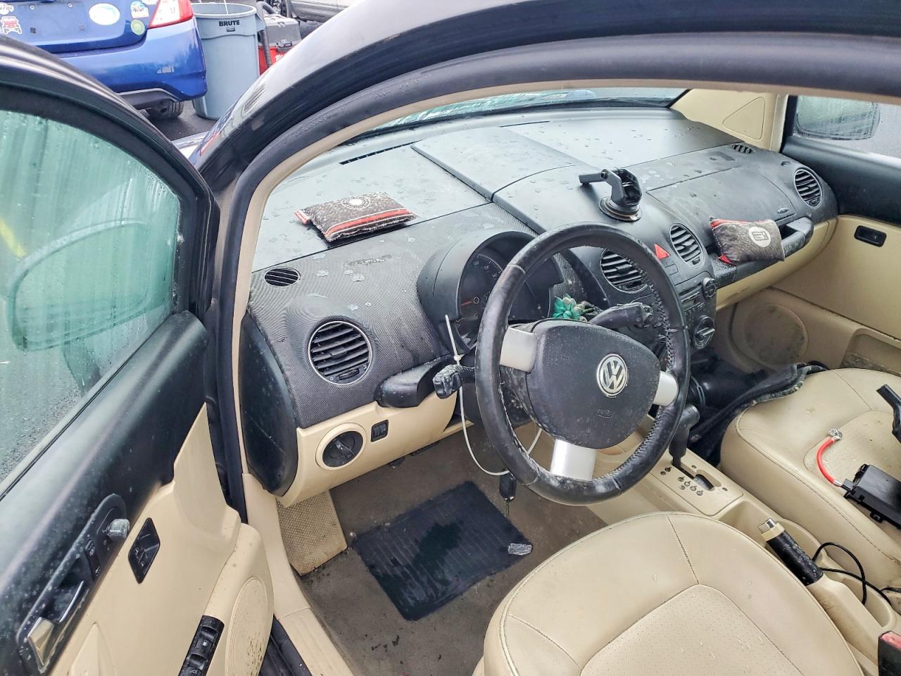 2009 VOLKSWAGEN NEW BEETLE S photo 9