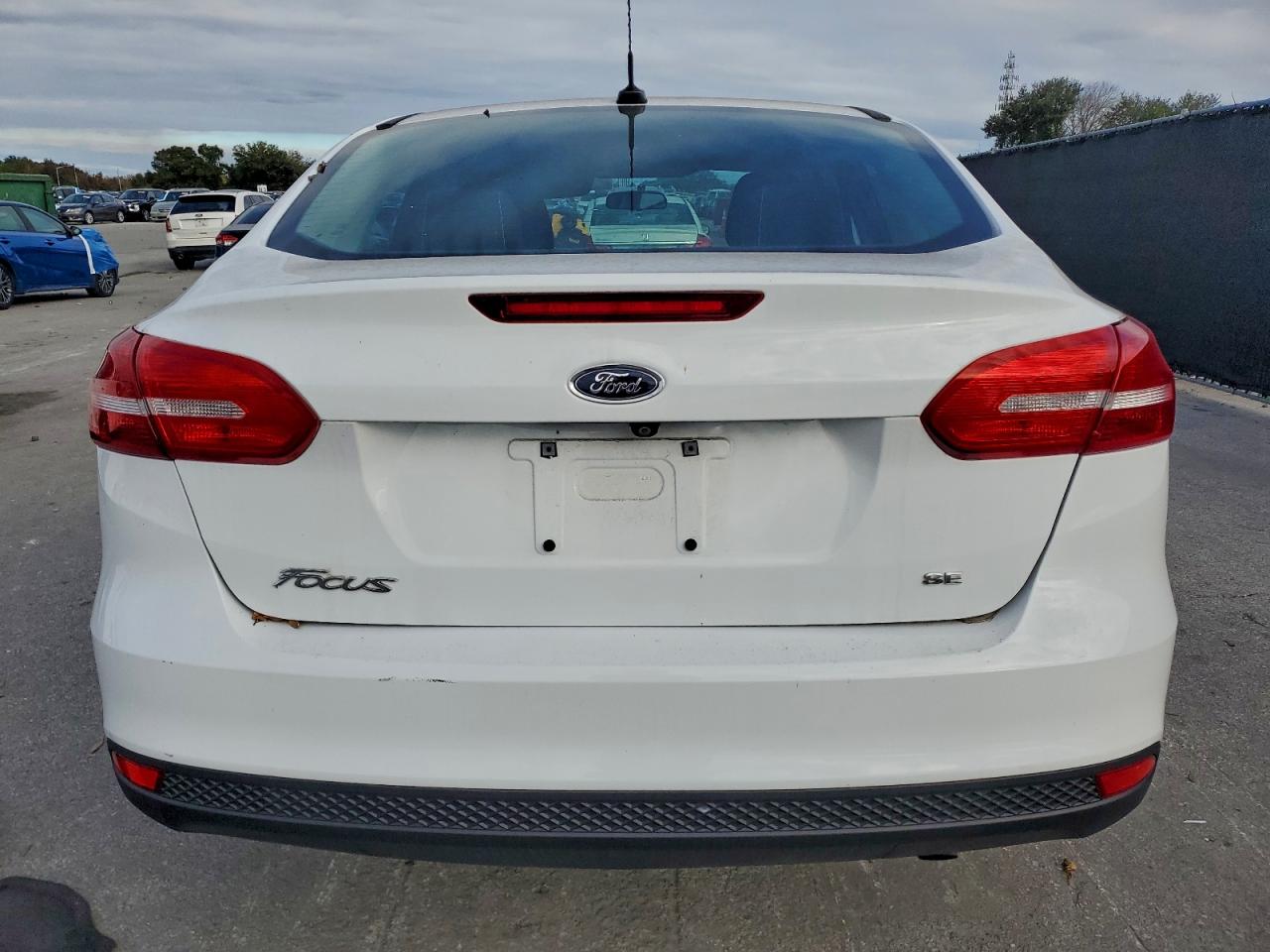 2017 FORD FOCUS SE photo 11