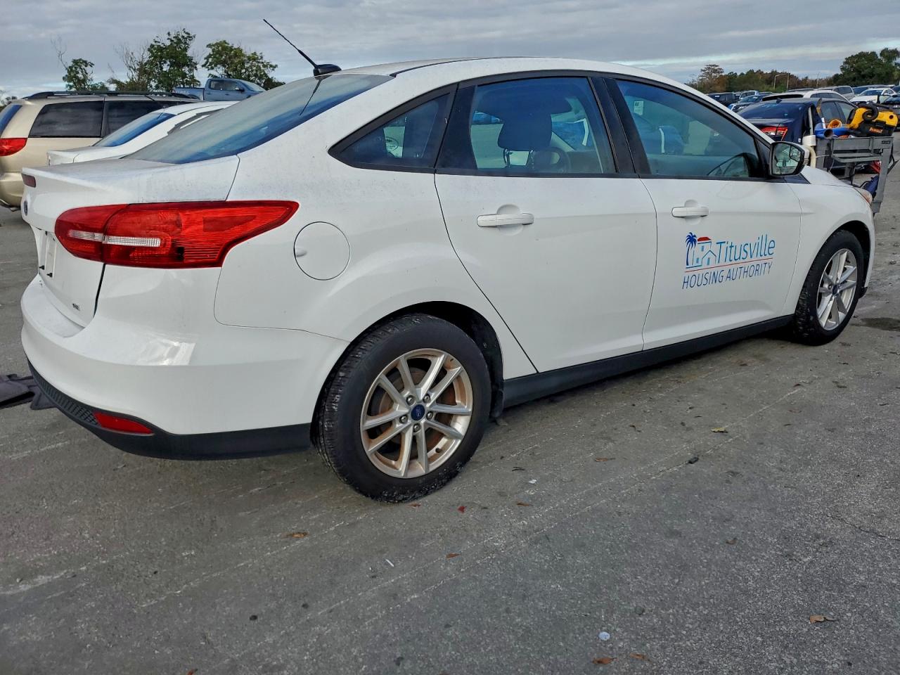 2017 FORD FOCUS SE photo 5