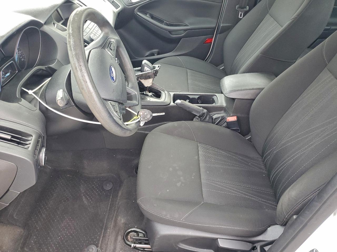 2017 FORD FOCUS SE photo 13