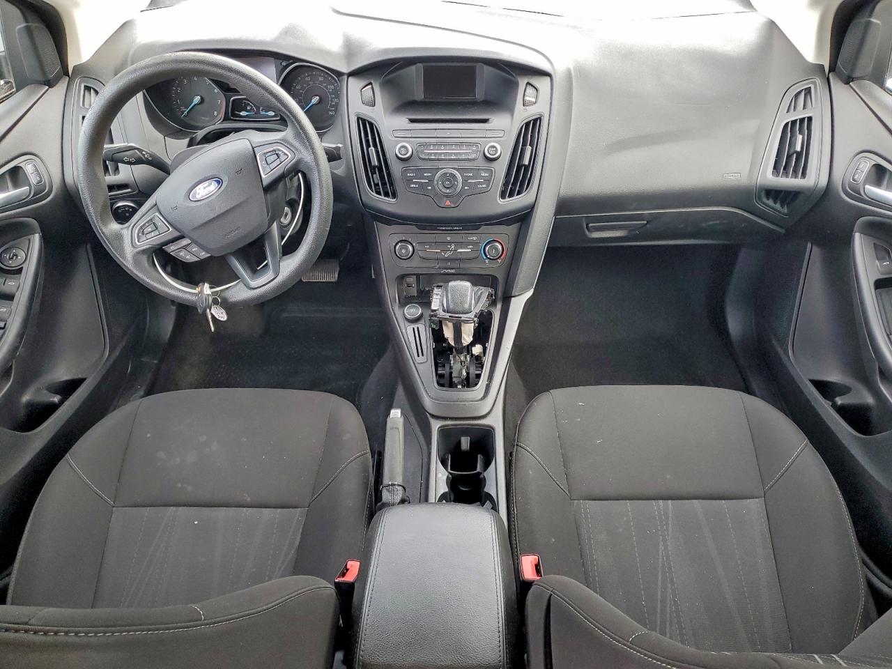 2017 FORD FOCUS SE photo 15