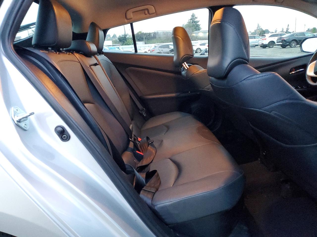 2018 TOYOTA PRIUS photo 28