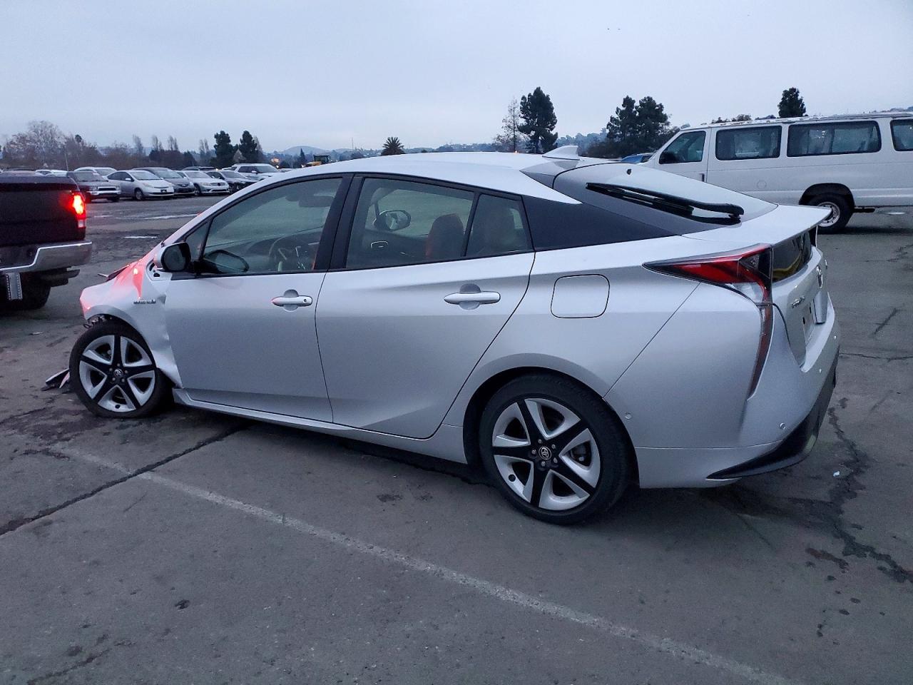 2018 TOYOTA PRIUS photo 4