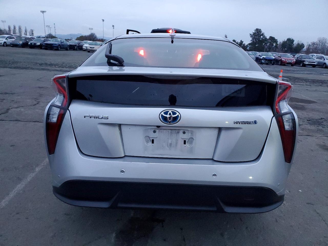 2018 TOYOTA PRIUS photo 16