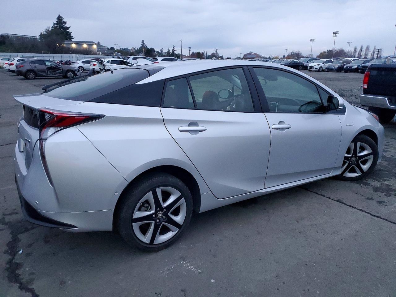 2018 TOYOTA PRIUS photo 7