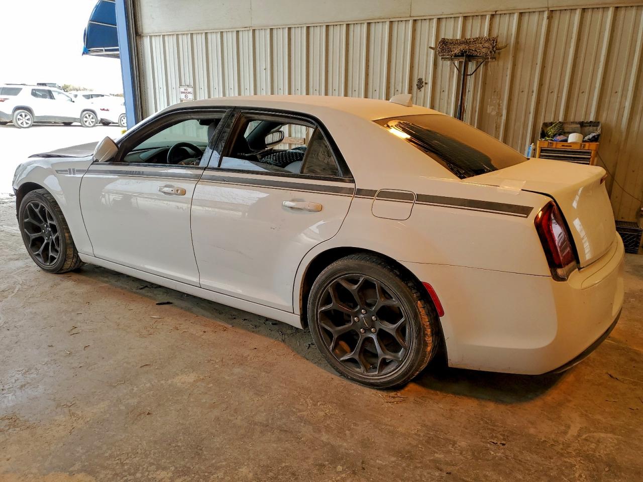 2019 CHRYSLER 300 S photo 2