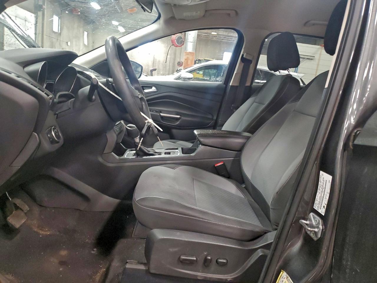 2017 FORD ESCAPE SE photo 19