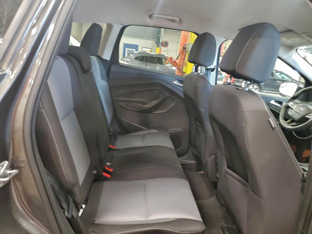 2017 FORD ESCAPE SE photo 31