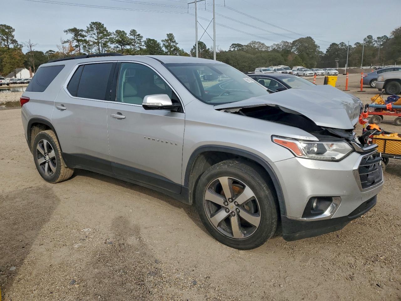 2019 CHEVROLET TRAVERSE LT photo 4