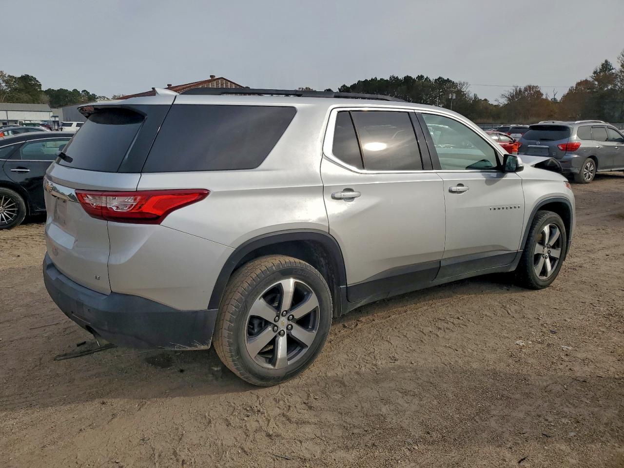 2019 CHEVROLET TRAVERSE LT photo 3