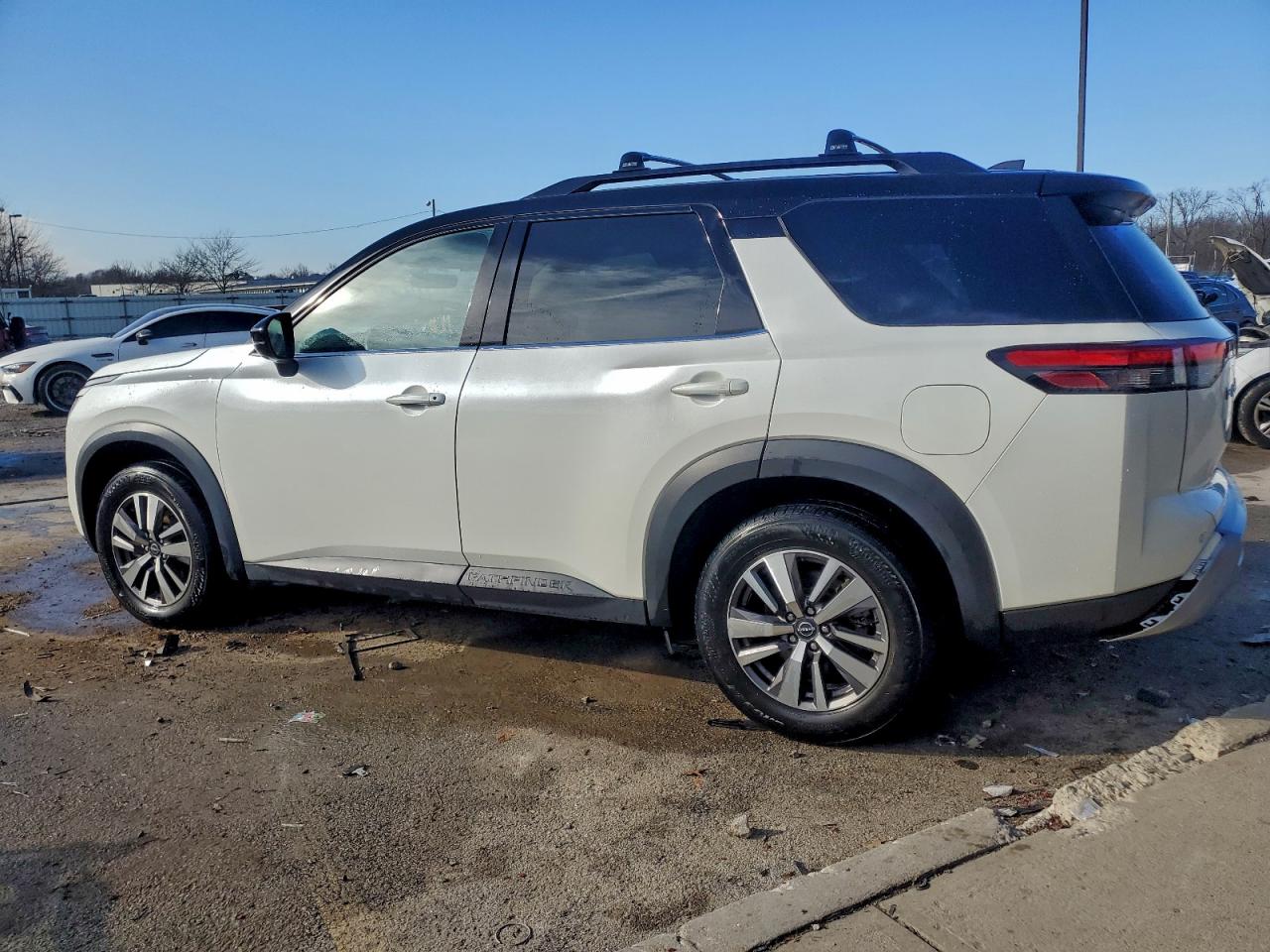 2023 NISSAN PATHFINDER SL photo 2