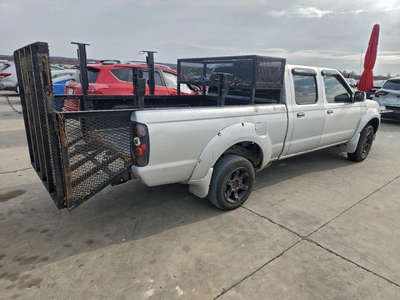 2002 NISSAN FRONTIER CREW CAB XE photo 3