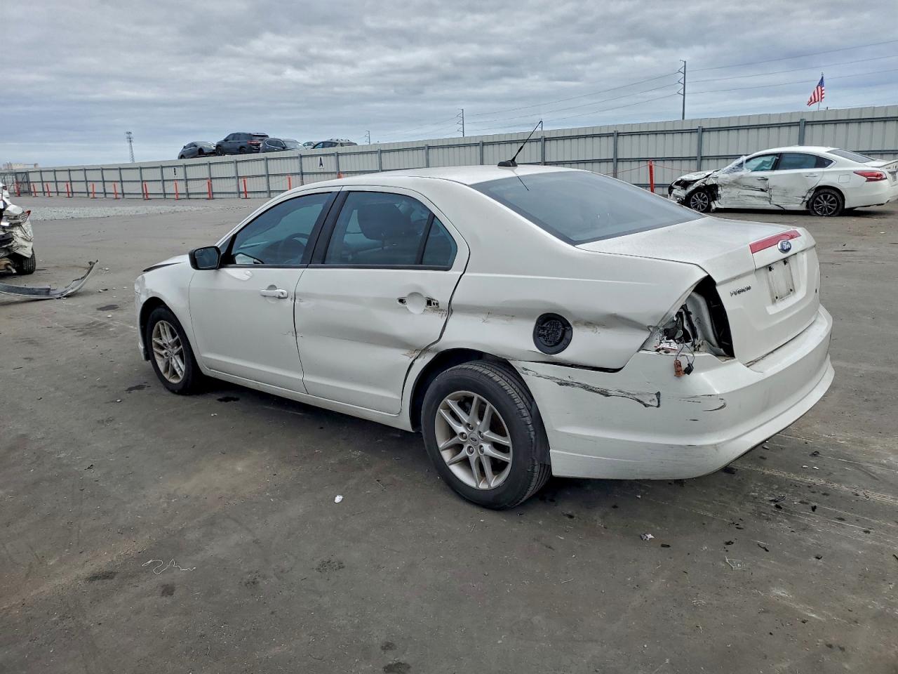 2012 FORD FUSION S photo 3