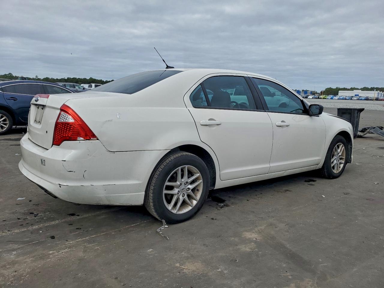2012 FORD FUSION S photo 5