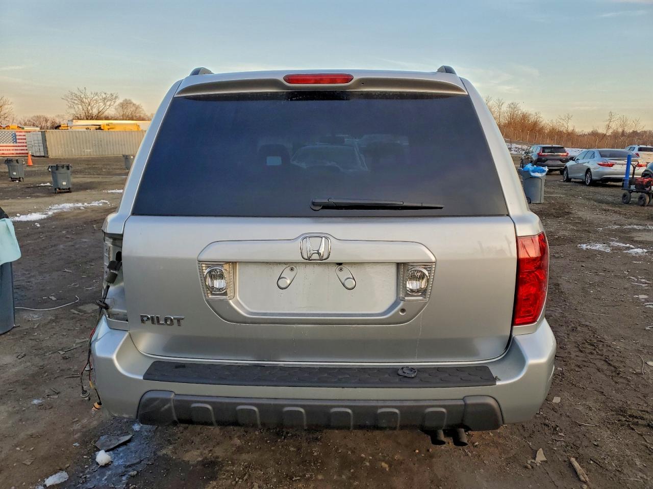 2004 HONDA PILOT EX photo 16