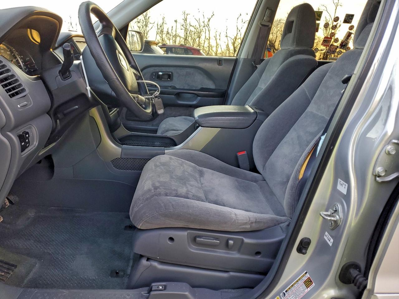 2004 HONDA PILOT EX photo 19