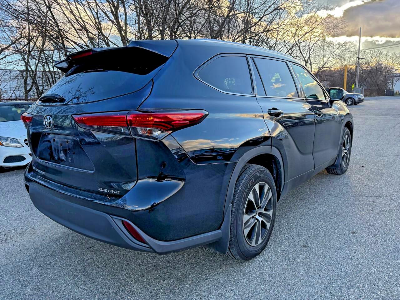 2020 TOYOTA HIGHLANDER XLE photo 4