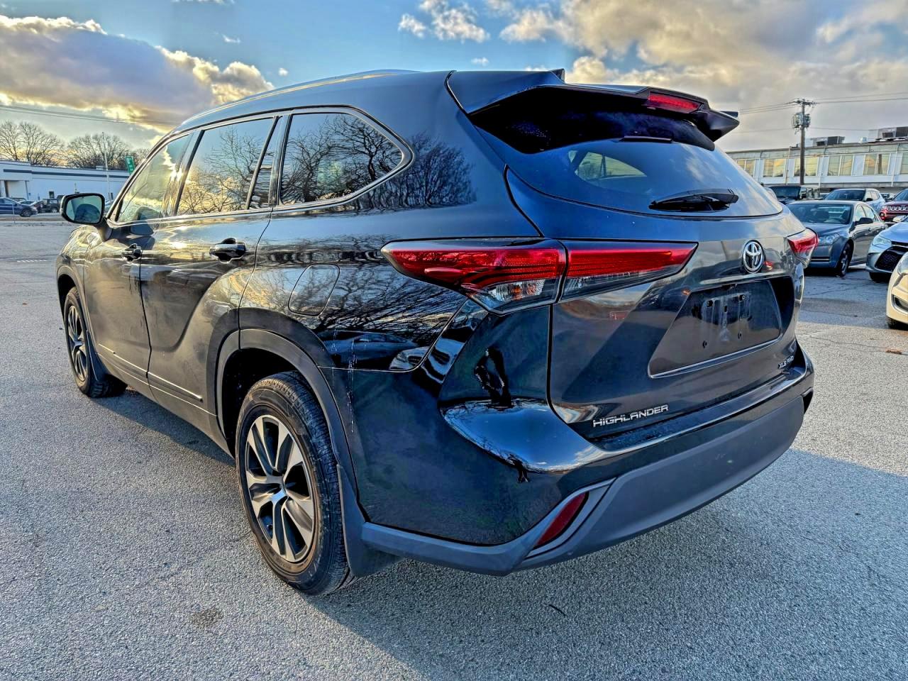 2020 TOYOTA HIGHLANDER XLE photo 3
