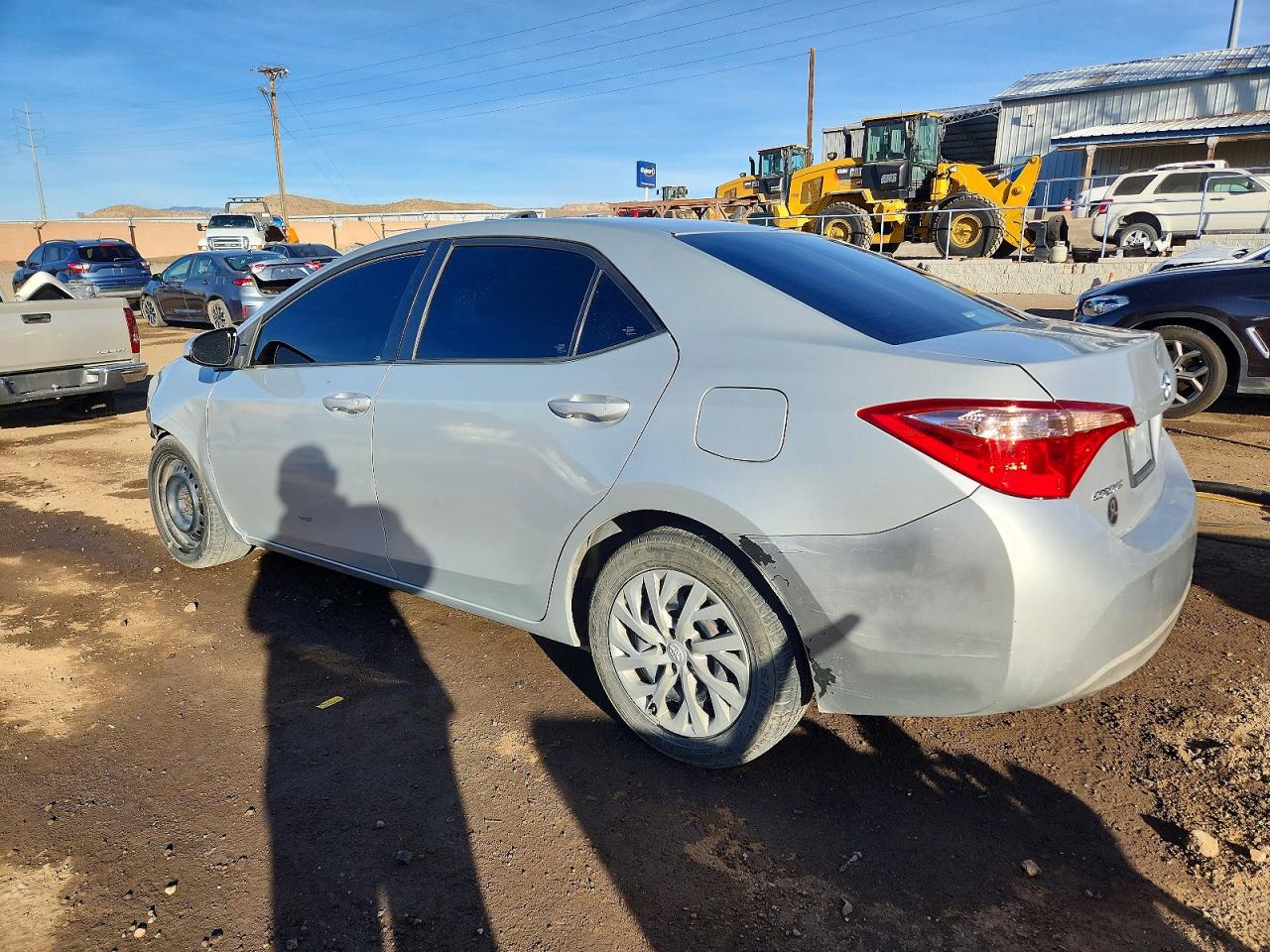 2018 TOYOTA COROLLA LE photo 3