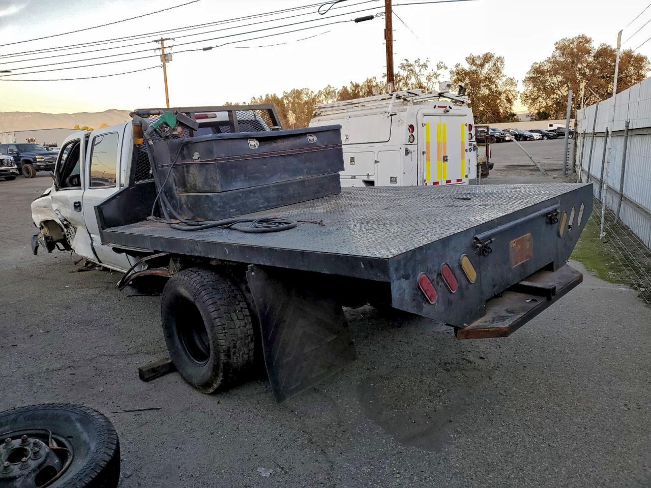 2002 CHEVROLET SILVERADO FLATBED TRUCK photo 9