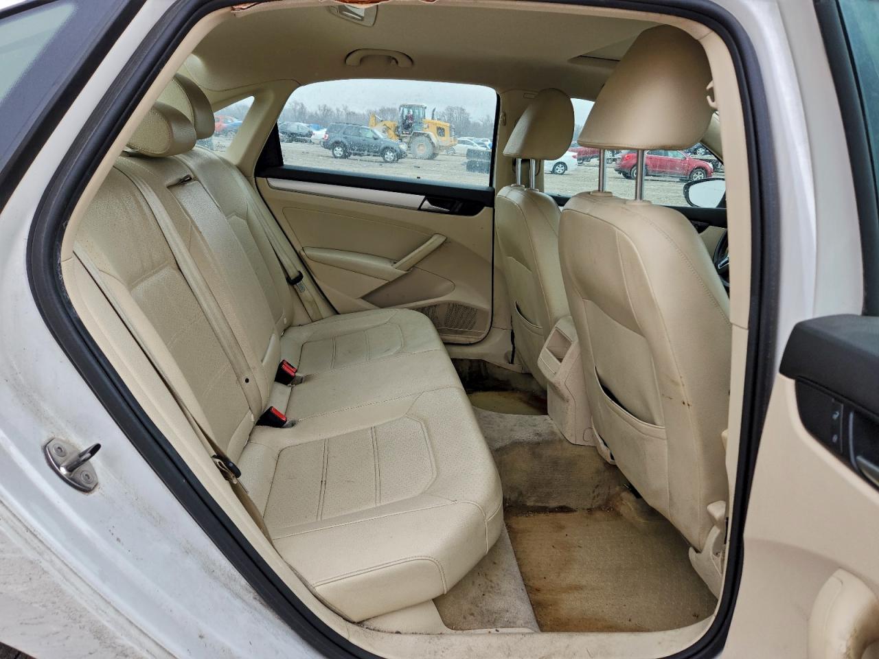 2012 VOLKSWAGEN PASSAT photo 28