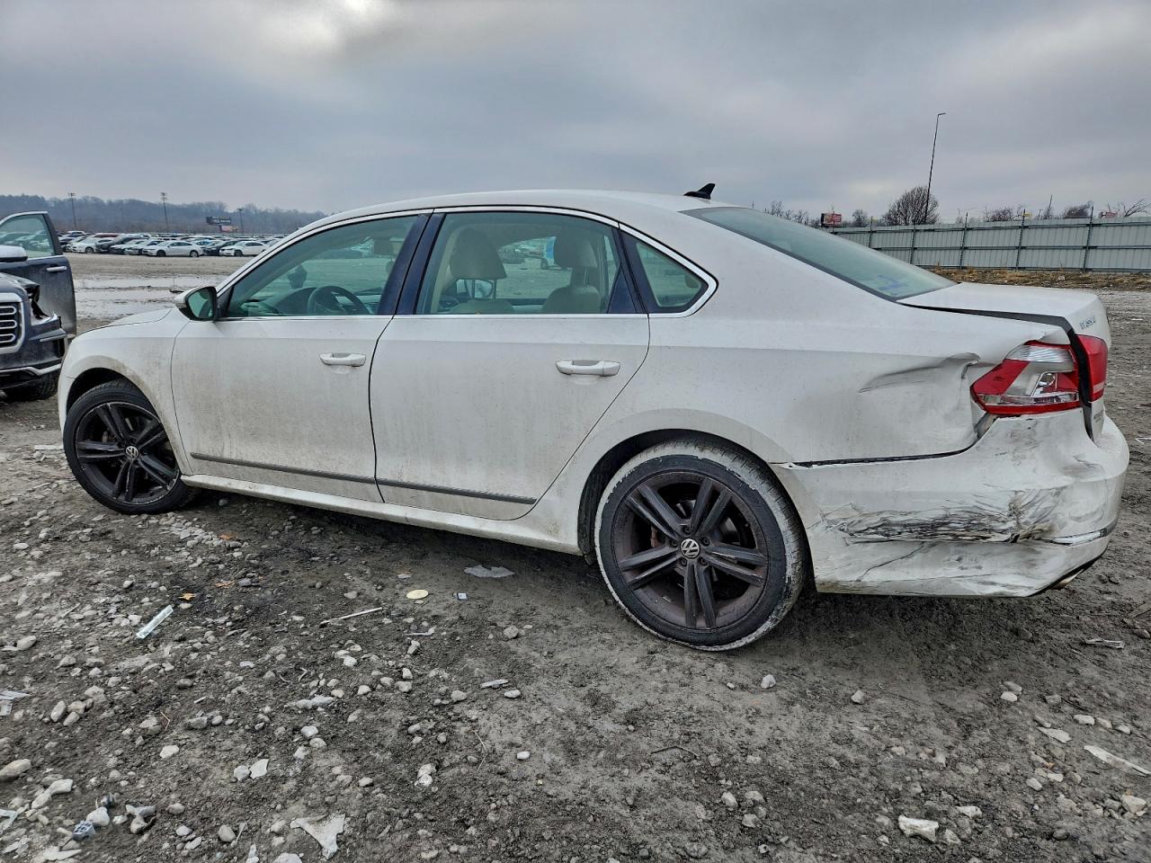 2012 VOLKSWAGEN PASSAT photo 4